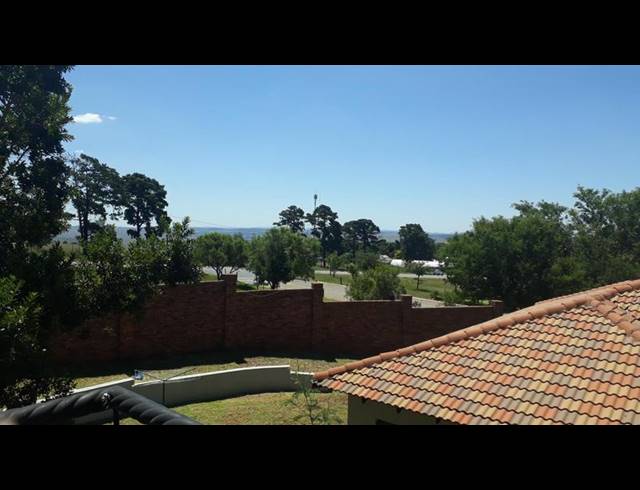 5 BEDROOM HOUSE FOR SALE IN PROTEA RIDGE